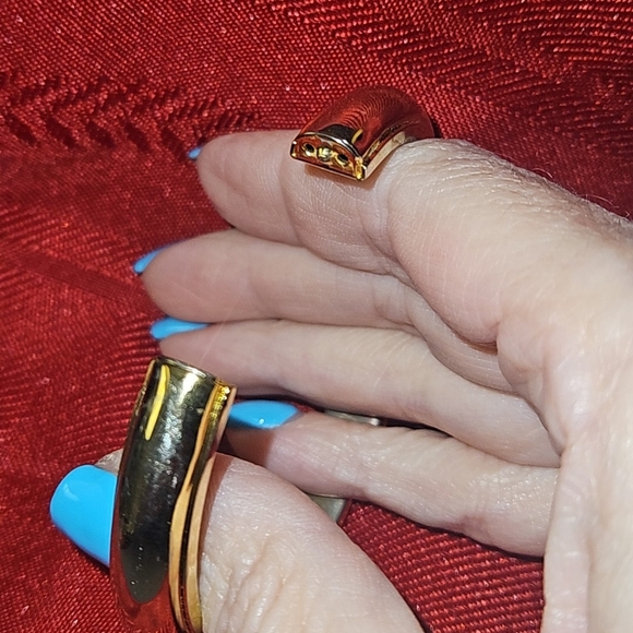 Gold Oval Bangle Bracelet - Picture 3 of 4